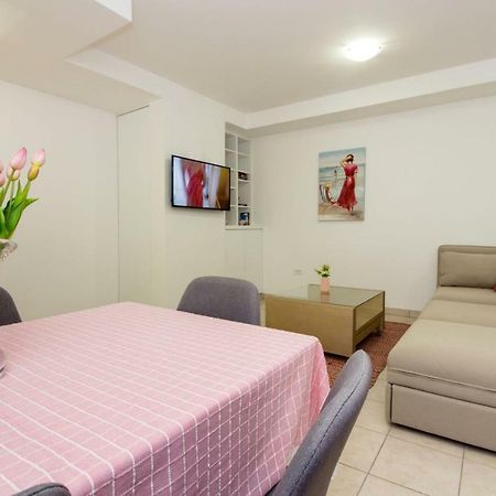 Apartments Leon โปดสตรานา ภายนอก รูปภาพ