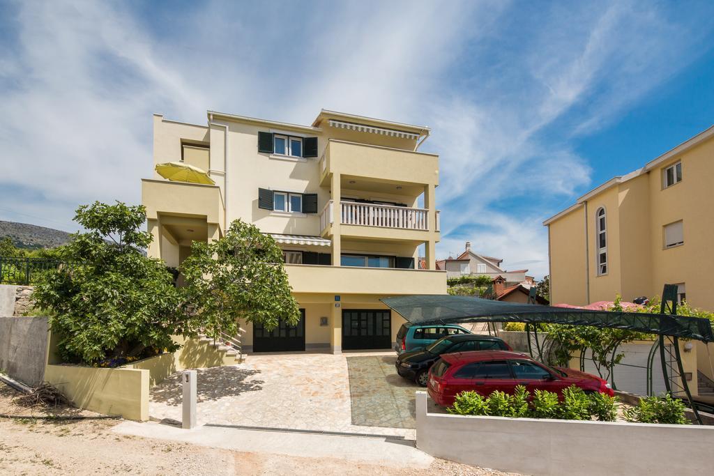 Apartments Leon โปดสตรานา ภายนอก รูปภาพ