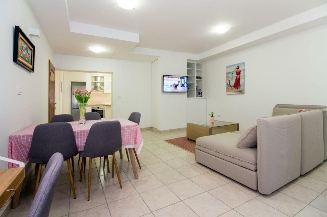Apartments Leon โปดสตรานา ภายนอก รูปภาพ