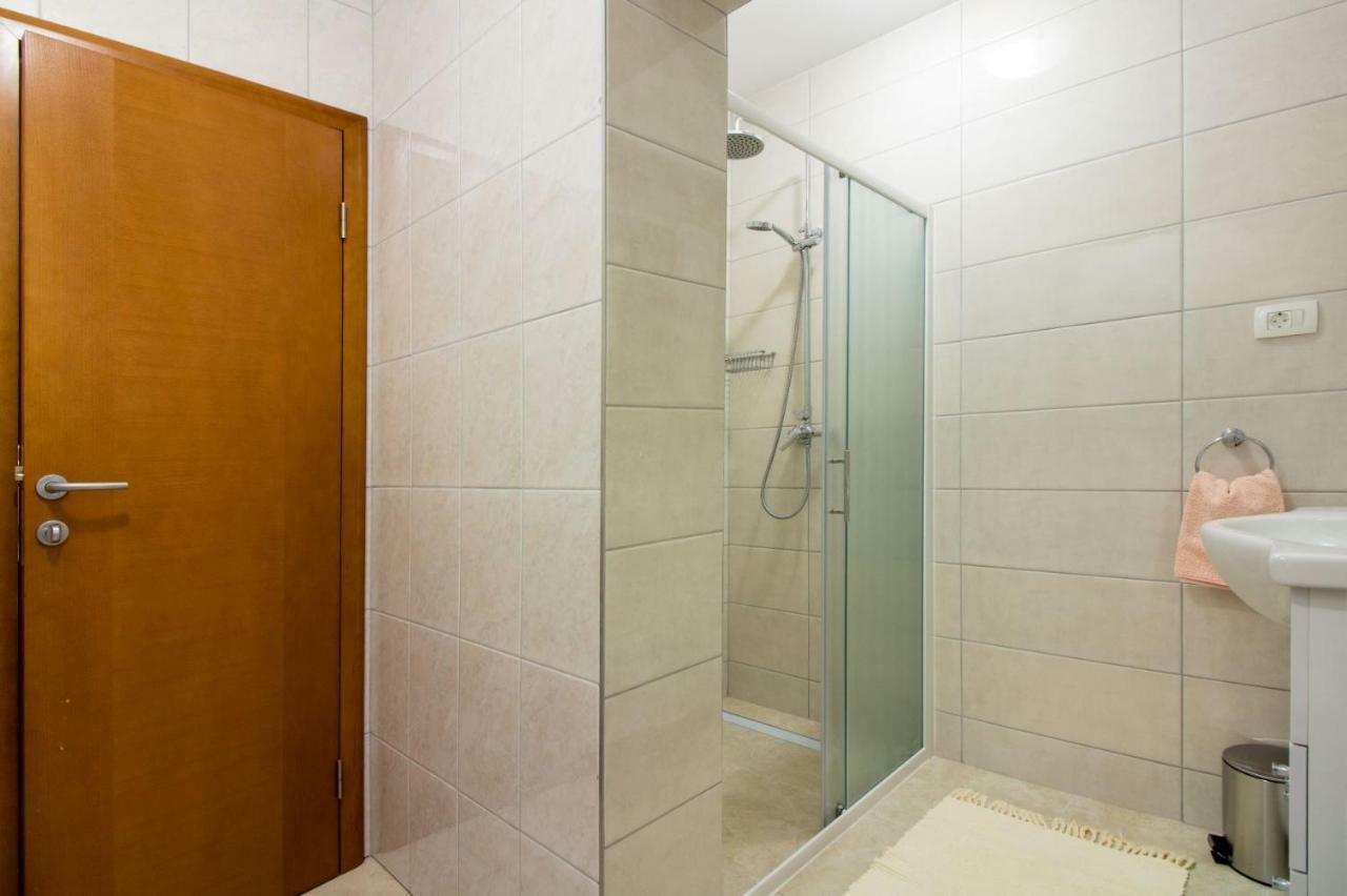 Apartments Leon โปดสตรานา ภายนอก รูปภาพ