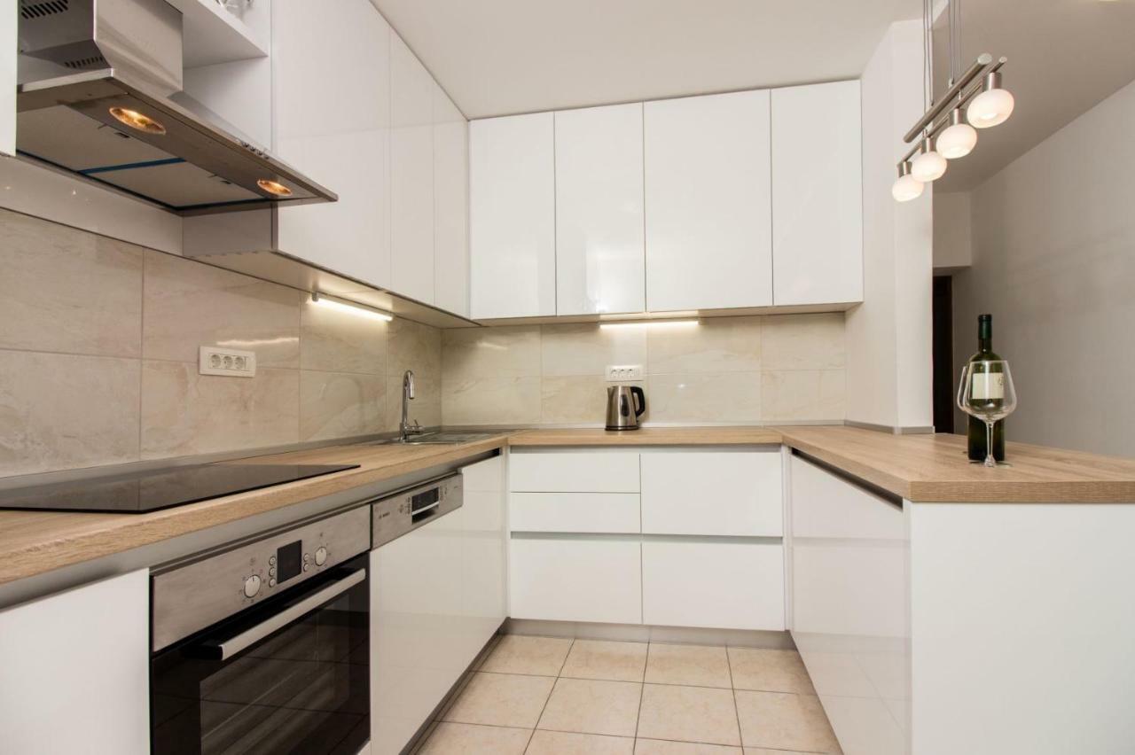 Apartments Leon โปดสตรานา ภายนอก รูปภาพ