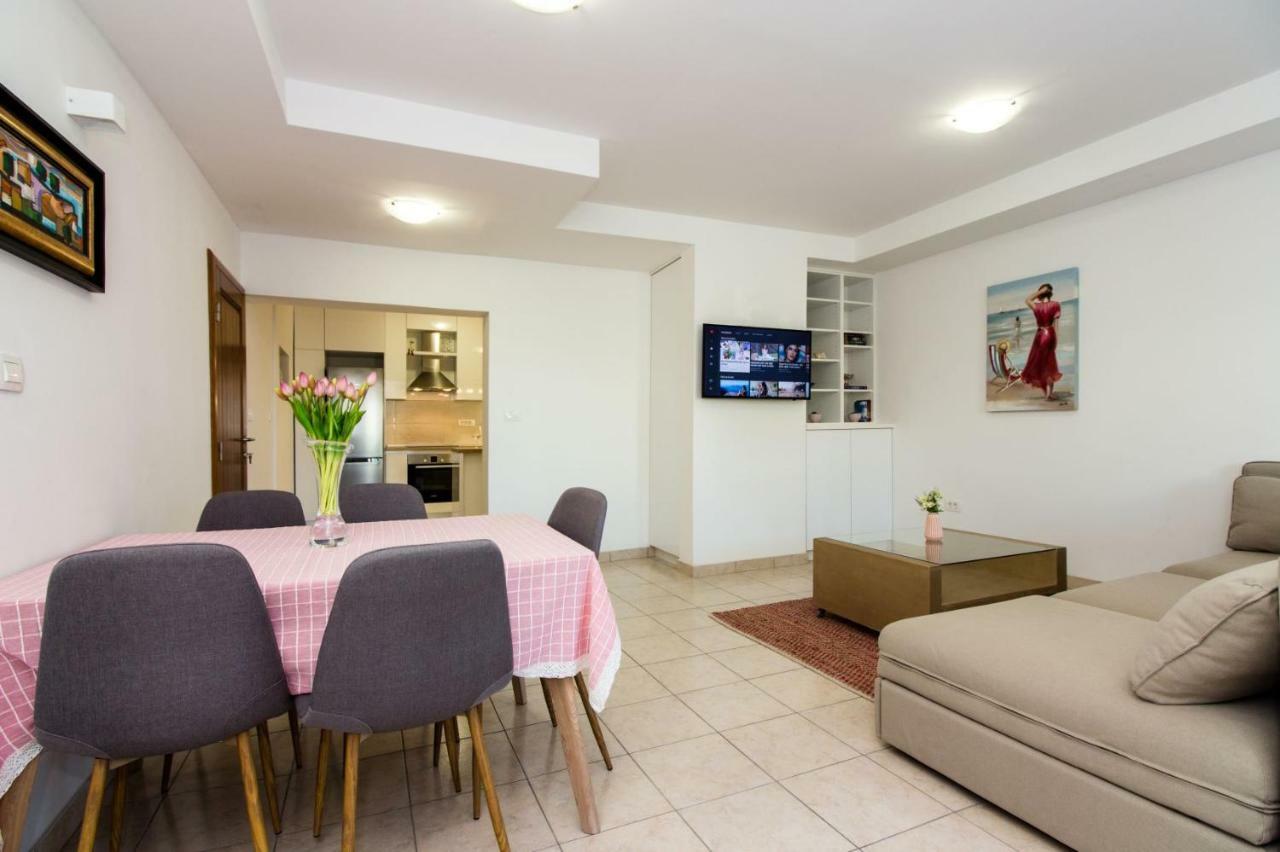 Apartments Leon โปดสตรานา ภายนอก รูปภาพ