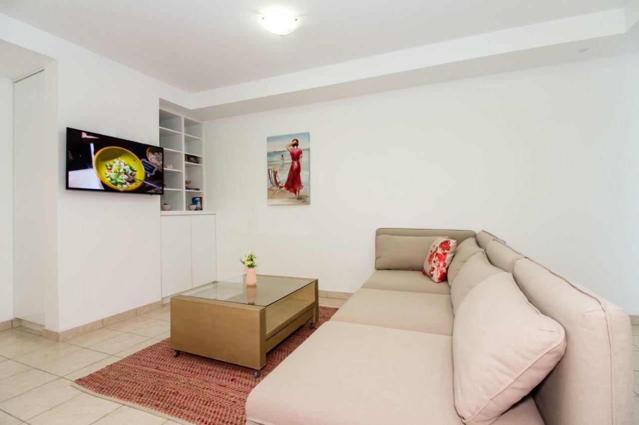 Apartments Leon โปดสตรานา ภายนอก รูปภาพ