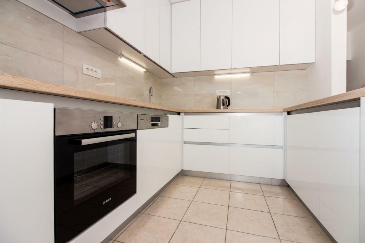 Apartments Leon โปดสตรานา ภายนอก รูปภาพ